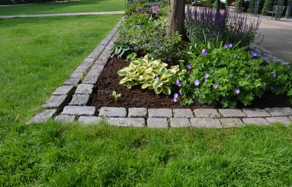 Flower Bed Mulching in Portland